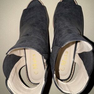 Mata super cute sandals 8